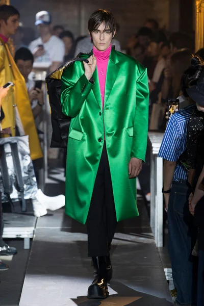 Look 4